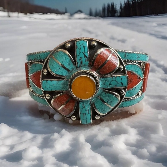 Vintage and beautiful handcrafted Bangle made from Tibetan silver & multi stone - Picture 3 of 9